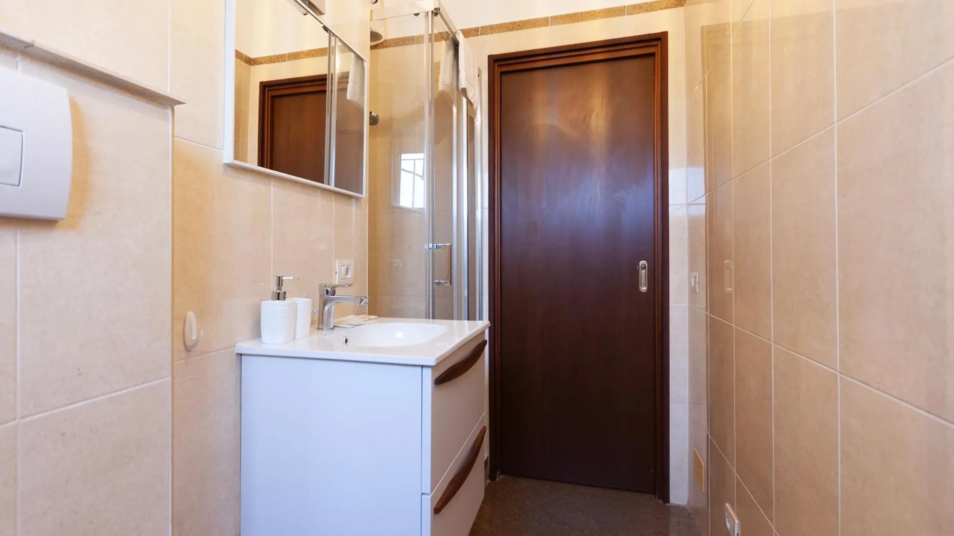 Apartment Youhosty - Paul Valery Bis Milan