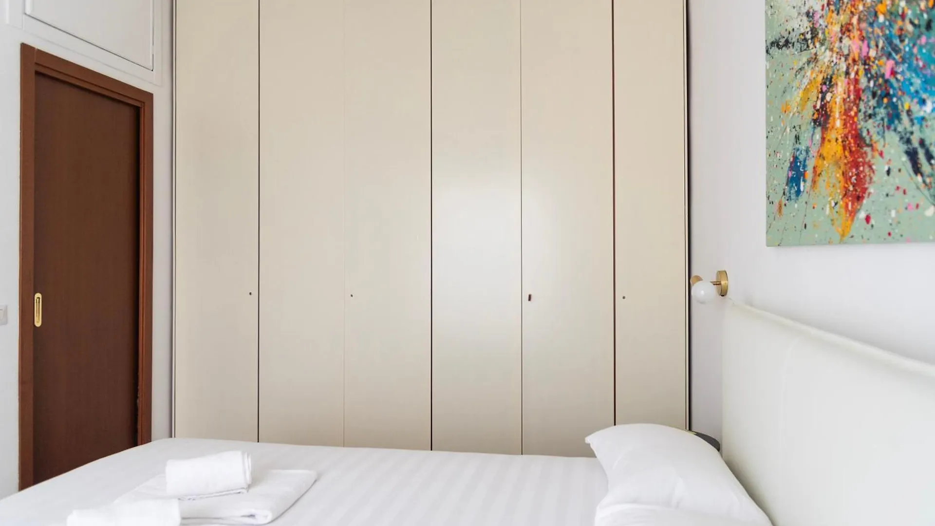 Apartment Youhosty - Paul Valery Bis Milan
